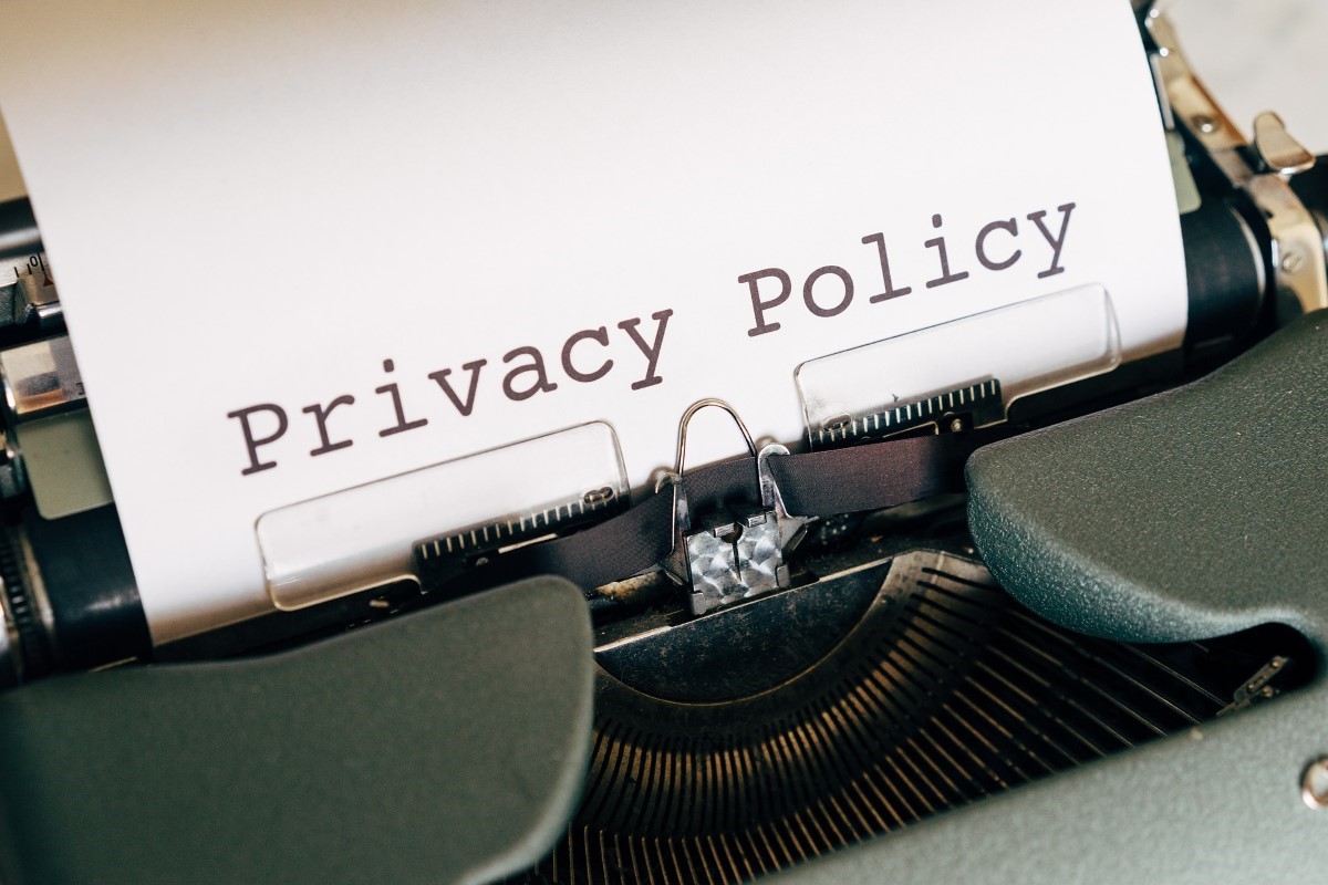 How to maintain compliance on social media